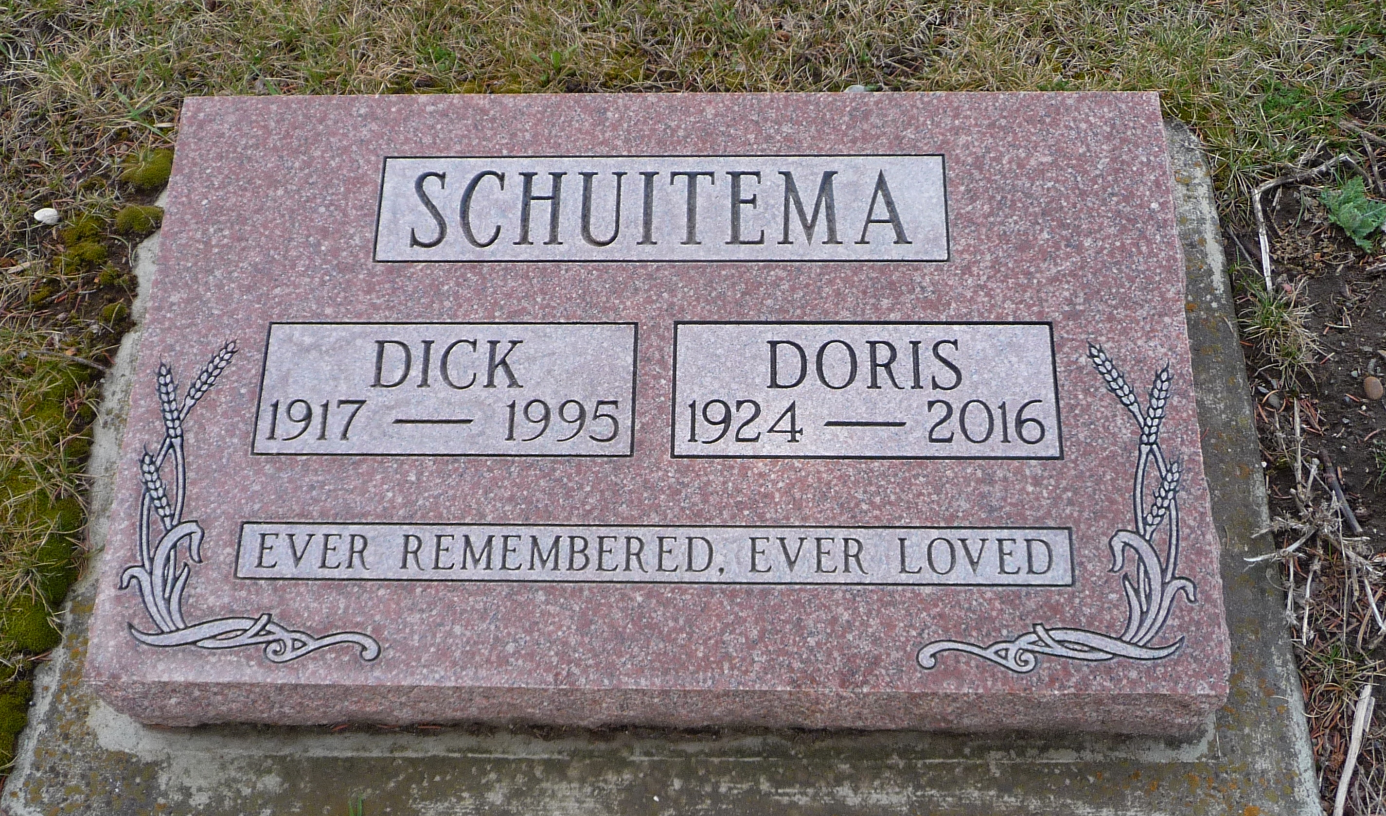 grafsteen dick schuitema en echtgenote on 22 Apr 2017.